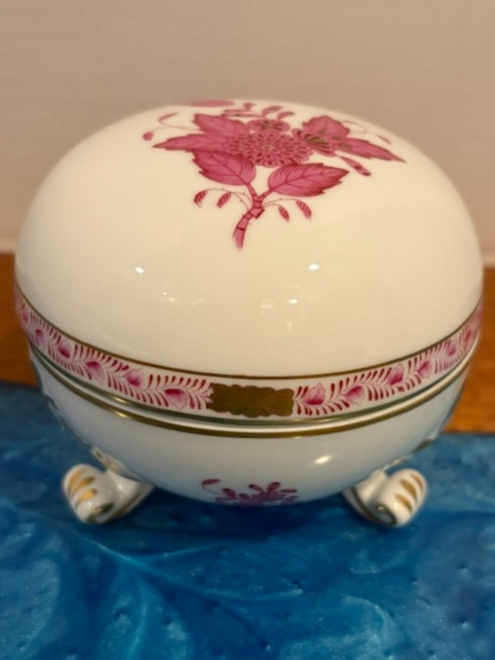 HEREND Apponyi Pink Raspberry Chinese Bouquet Footed Bonbon Trinket Box